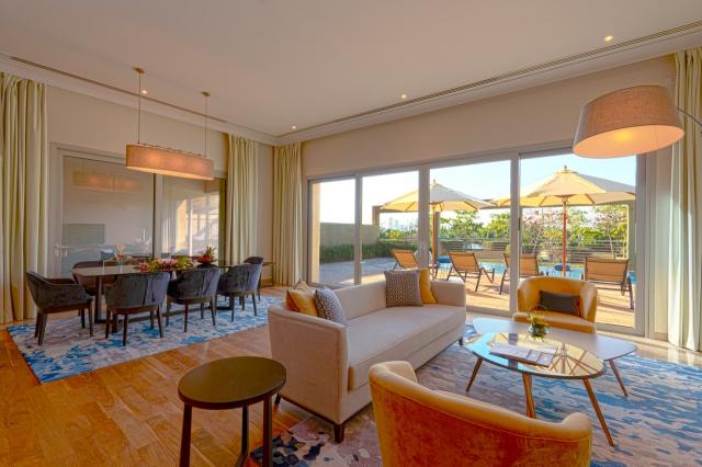 Rixos The Palm 21 pool Suit (2) 