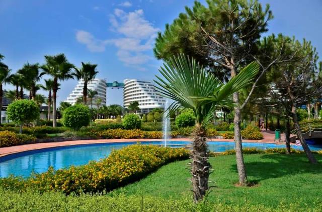 Miracle-resort-garden-1530