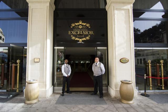 hotel-entrance2