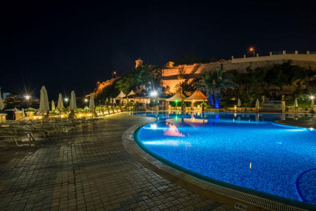 Outdoor-Pool-by-night