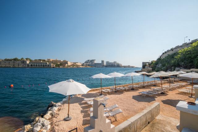 Beach-day-at-the-Grand-Hotel-Excelsior