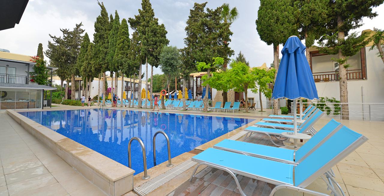 Bitez Garden Life-pool 1 (6)