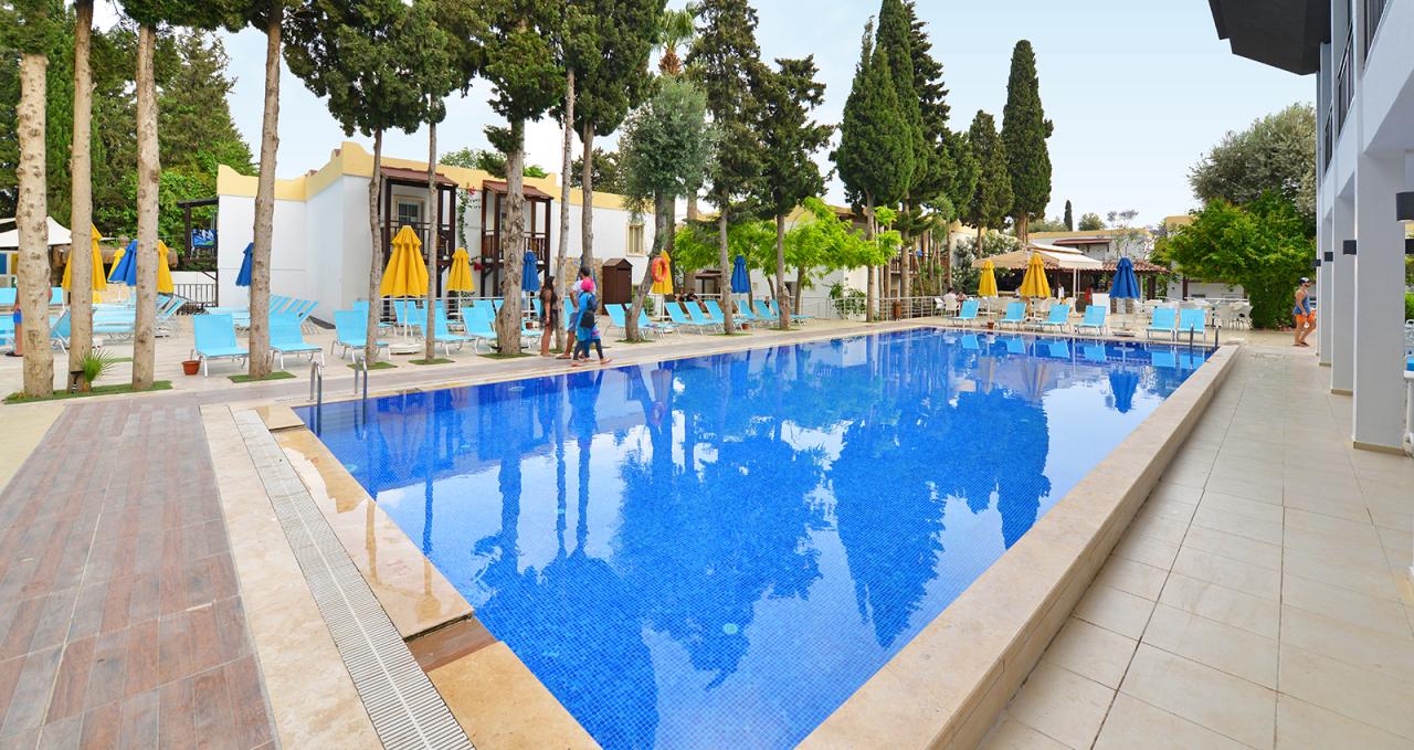 Bitez Garden Life-pool 1 (7)