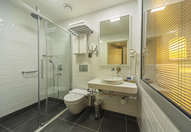 Poseidon bathrooms (1)