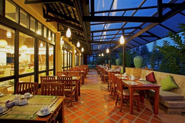 Thajsko-Centara-Seaview-restaurant-16135