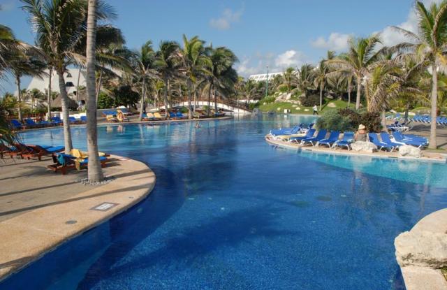 Mexiko-Oasis-Cancun-bazen-1220_52692