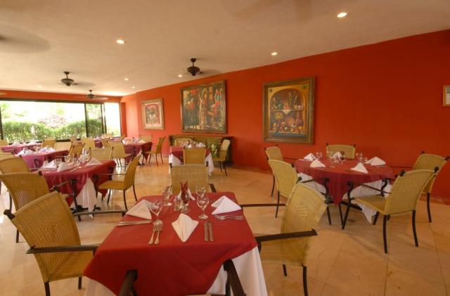 Mexiko-Oasis-Cancun-restaurace-1235_52694