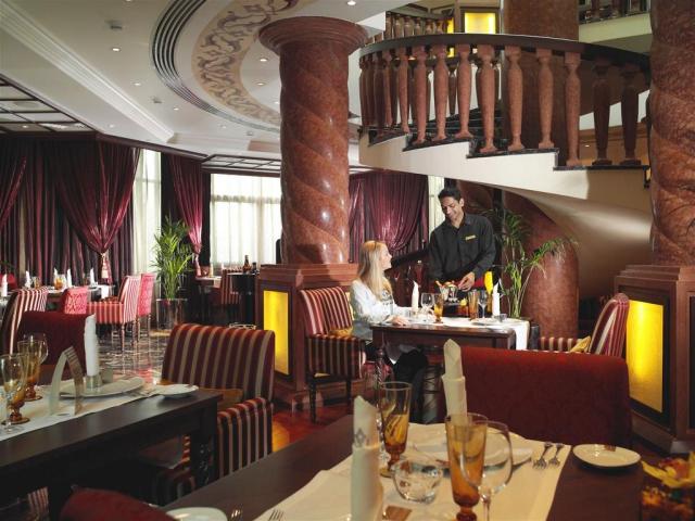SAE-Al-Murooj-Rotana-restaurace-1265