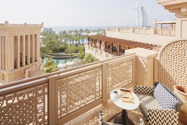 Jumeirah Al Qasr 12 suites