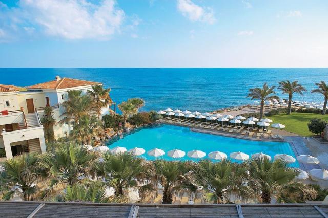 01.-Exotic-Pool-by-the-Beach-high