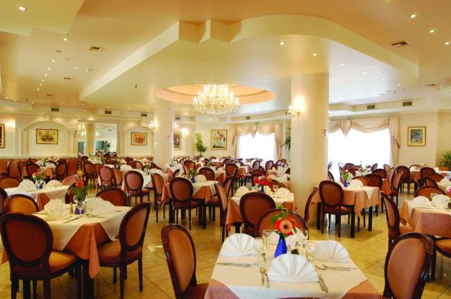 Magda_Restaurant_1545