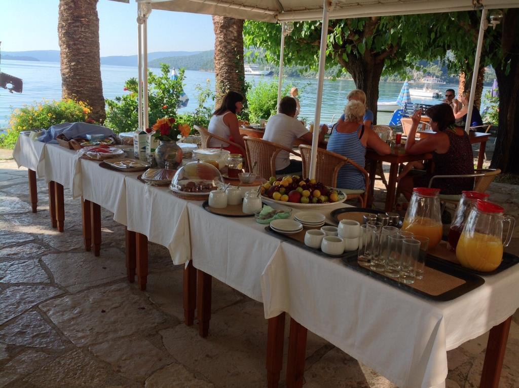 Paradise_Beach_1725.JPG