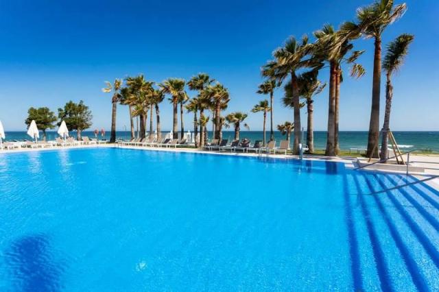 Estival_pool_1