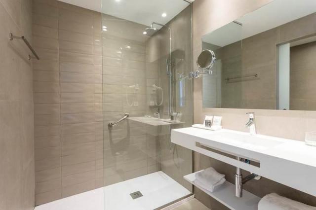 Estival_bathroom_1