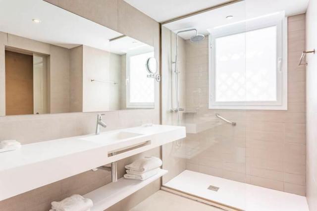 Estival_bathroom_2