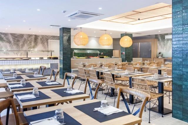 1716463771_03_Buffet_Restaurant.thigh