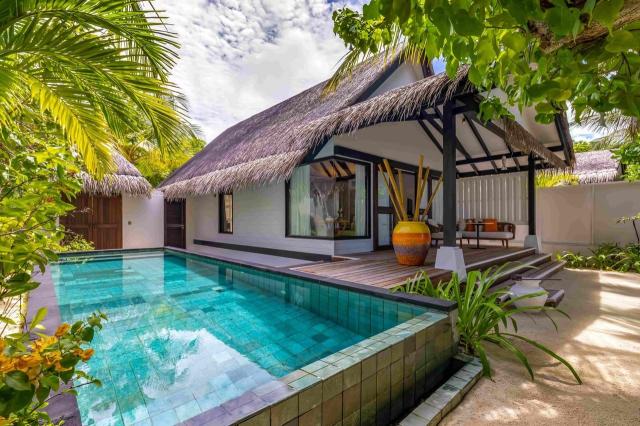 OZEN Life Maadhoo 10 EVpool (1)