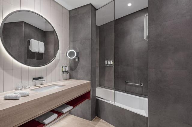 RKTMAHX_Breeze Room Bathroom