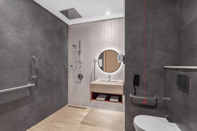 RKTMAHX_Accessible Bathroom