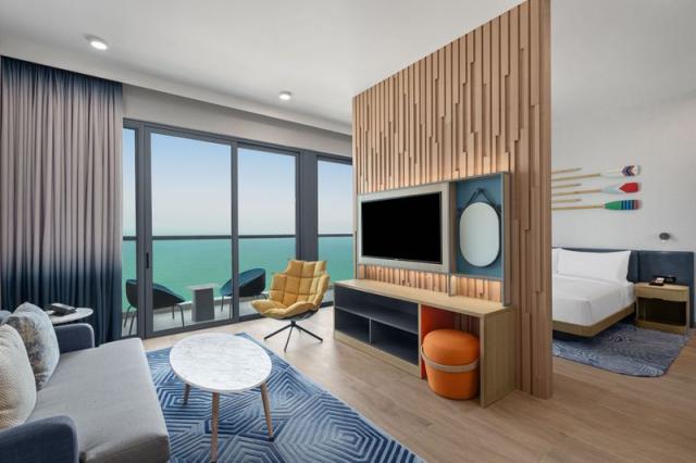 RKTMAHX_Family Dream Room with Island View