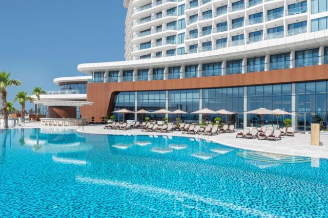 RKTMAHX_Infinity Pool _ Pool Deck