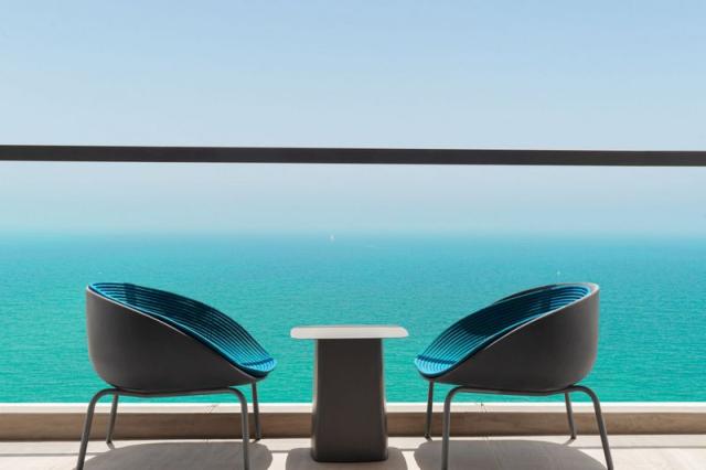 RKTMAHX_Balcony _ The View