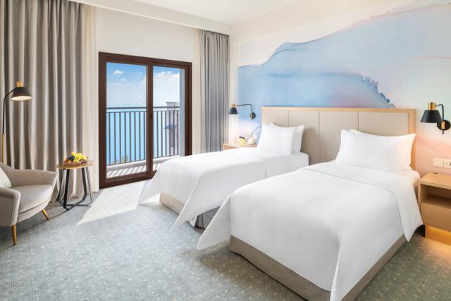 1 Deluxe Seaview Double Bed 1.JPG