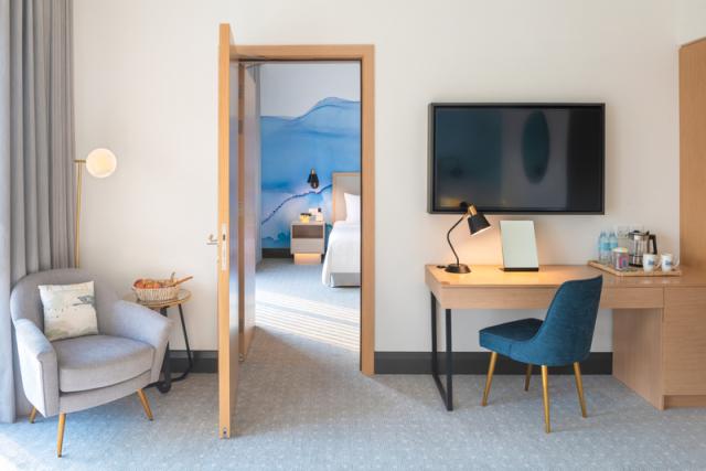 15 City View Family Room 7.JPG