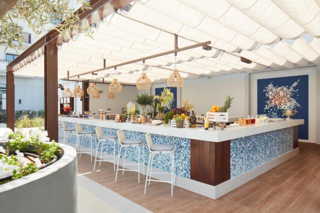 Pool Bar 2.JPG