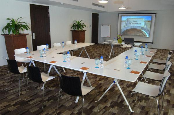 Low_HUCMBTF_63724151_Conf._Room-1