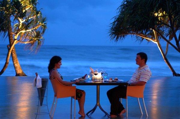 Low_HUCMBTF_63724167_Destination_Dining
