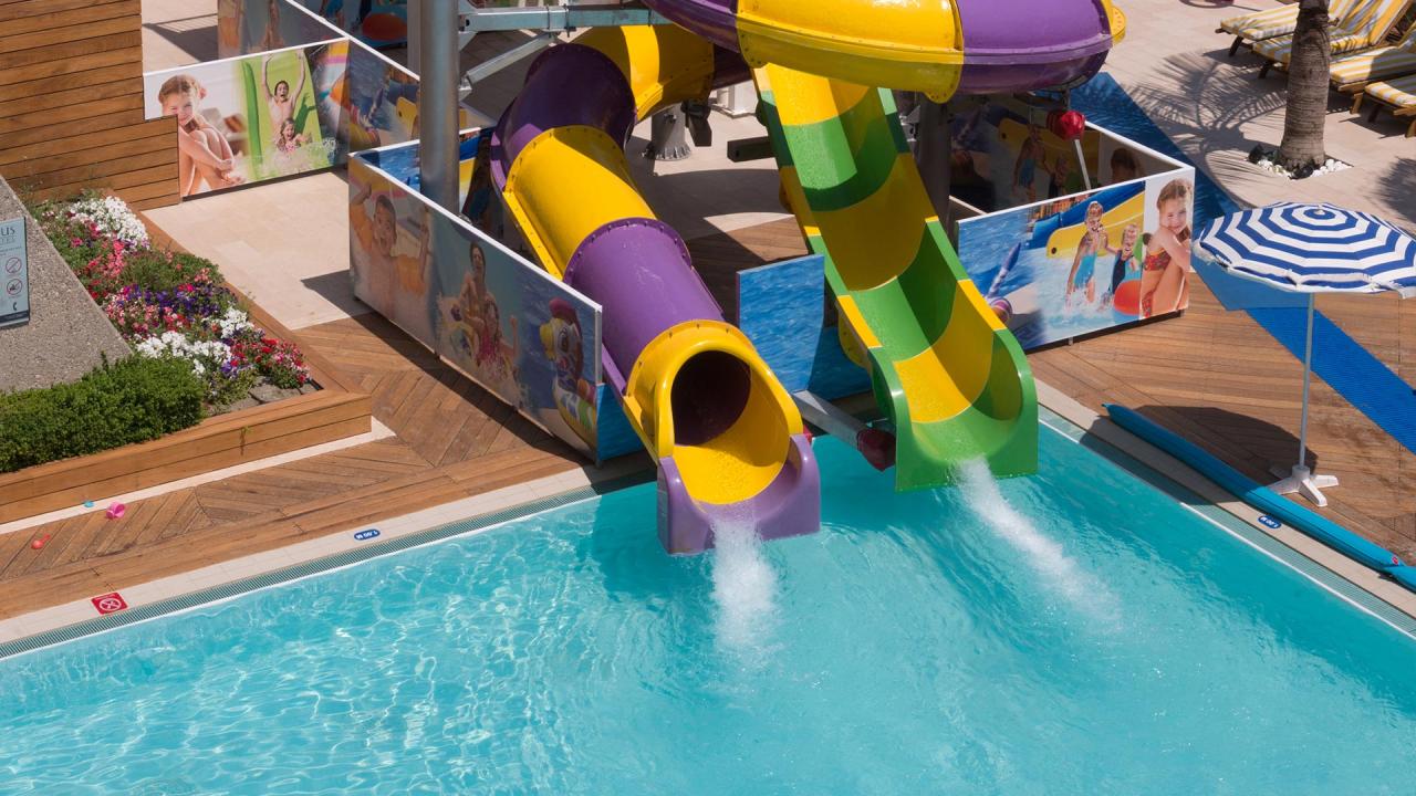 family-pool_waterslides-1