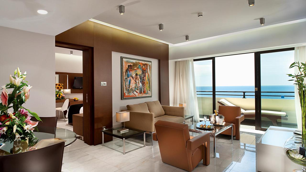 amathunta-suite-living-room-1
