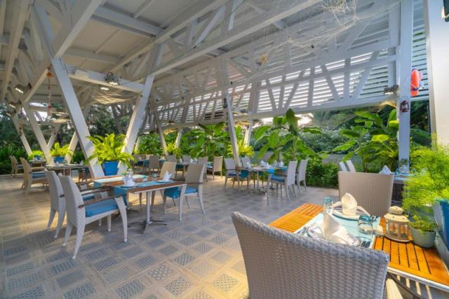 073-R-restaurant_89837561
