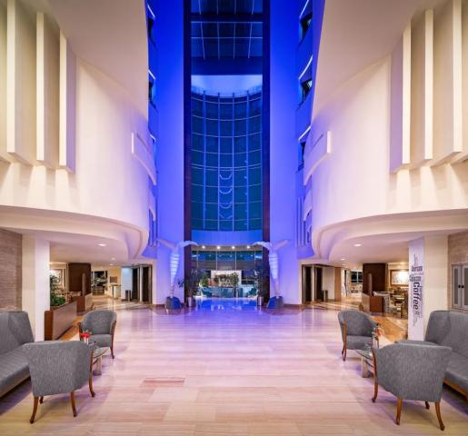 053-L-lounge-lobby_89837508
