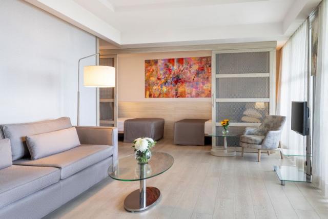 Deluxe family suite