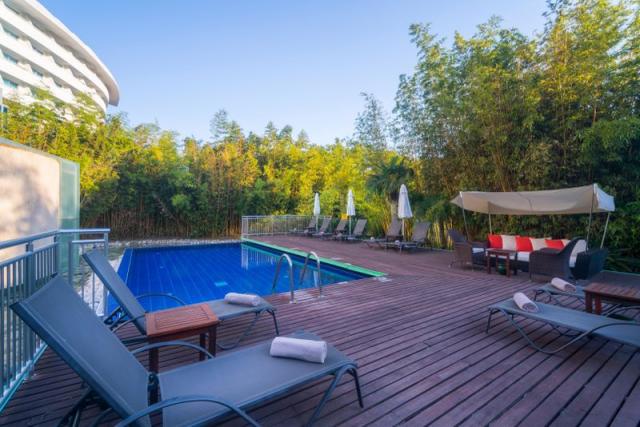 077-P-pool_89837593