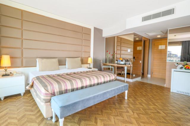 JACUZZI-SUITE_1.JPG