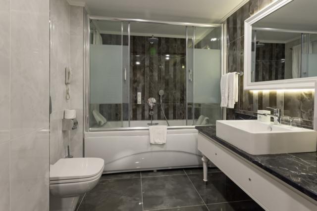 JACUZZI-SUITE_5.JPG