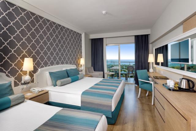 DELUXE-ROOM_1.JPG