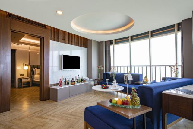 KING SUITE_1.JPG