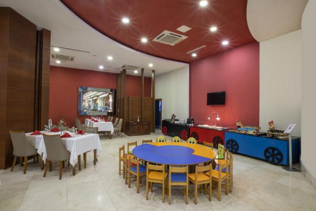 KIDS BUFFET.JPG