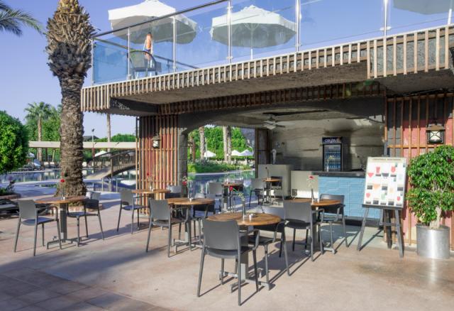 POOL BAR.JPG