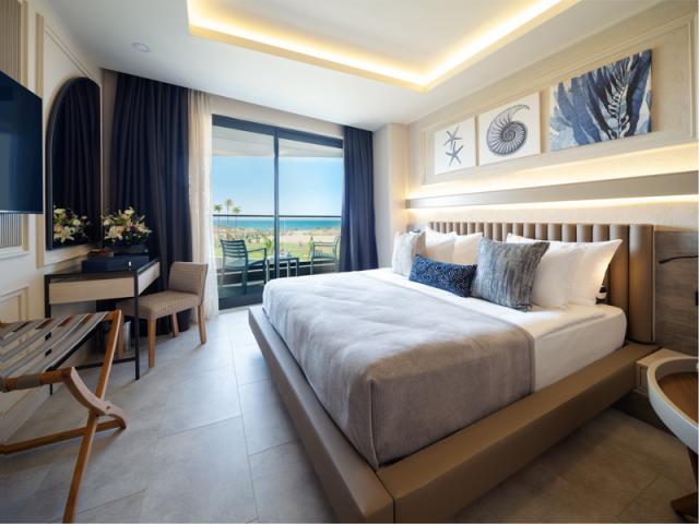 1.FAMILY ROOM