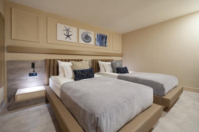 4. FAMILY ROOOM