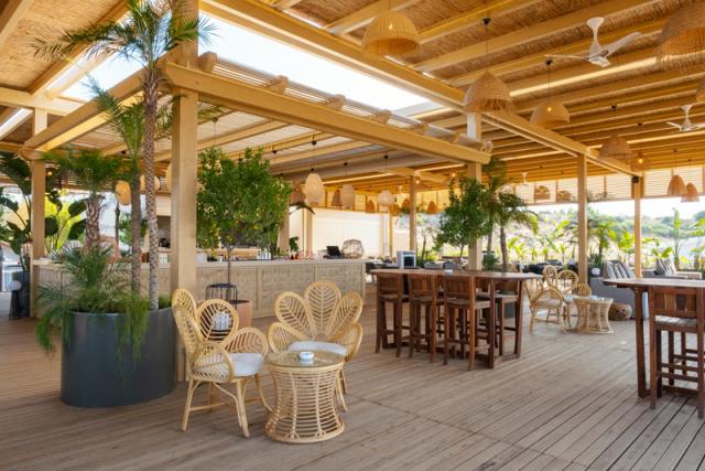 11. BREEZE BEACH BAR