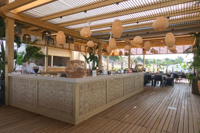 9. BREEZE BEACH BAR