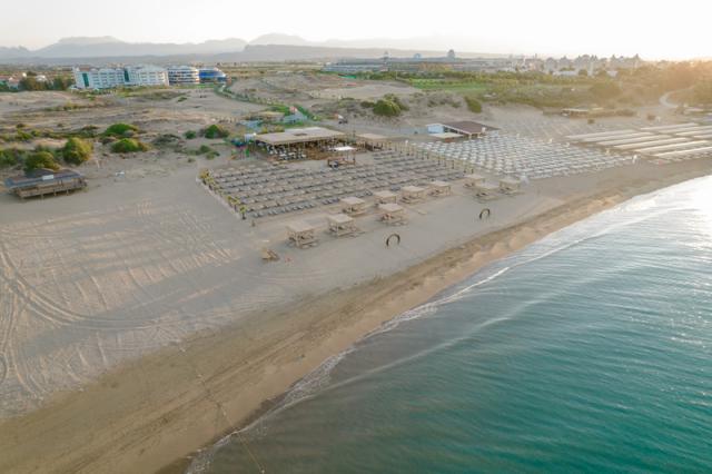 2. BREEZE BEACH CLUB.jpg 