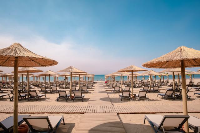 7. BREEZE BEACH CLUB
