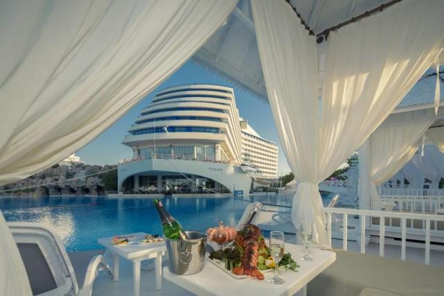 Titanic-resort-beach-1530